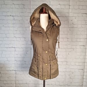 NWT $60 YMI Fleece Lined Hooded Vest, Olive Green & Tan, Small